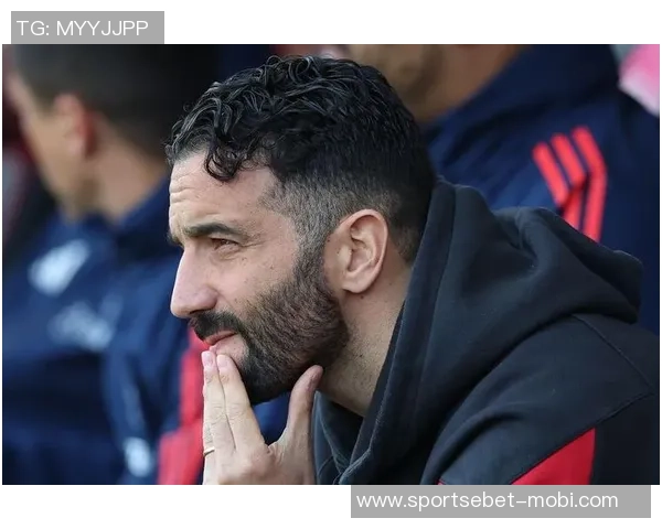 阿莫林在曼联工作压力巨大希望暂时休息几个月调整状态